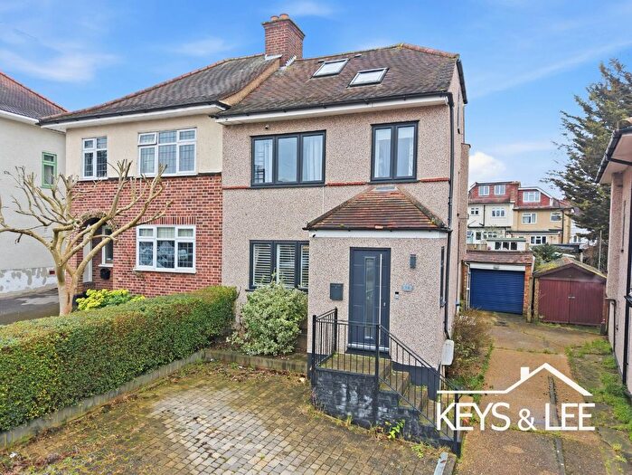 4 Bedroom Semi Detached House For Sale In Ravenswood Close, Romford, RM5