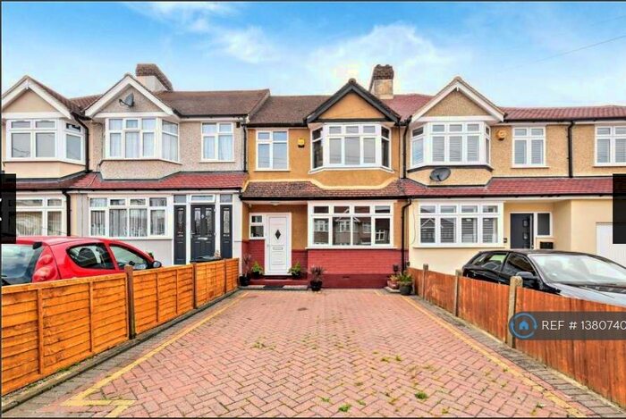 3 Bedroom Terraced House To Rent In Ashen Drive, Dartford, DA1