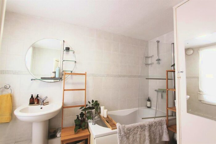 1 Bedroom Flat To Rent In Chanctonbury Road, Hove, BN3