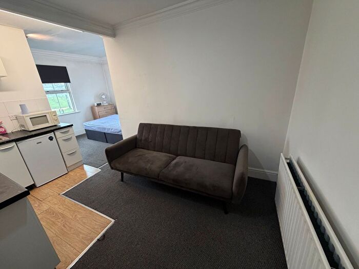 1 Bedroom Studio To Rent In Hampton Court Road, Sextons Hampton Court Road, KT8