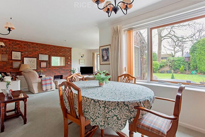 4 Bedroom Detached House For Sale In Luckley Wood, Wokingham, RG41