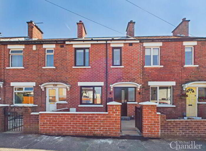 3 Bedroom Mid Terraced House For Sale In Ravenhill Gardens, Belfast, BT6