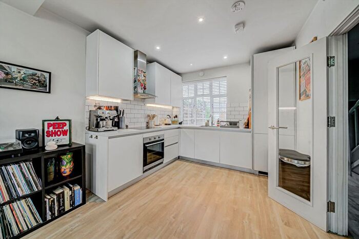 3 Bedroom Maisonette To Rent In Walton Road, East Molesey, KT8