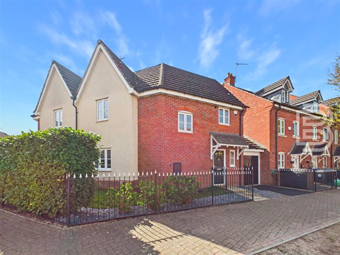 3 Bedroom Semi Detached House For Sale In Tee Tong Road, Long Lawford, Rugby, CV23