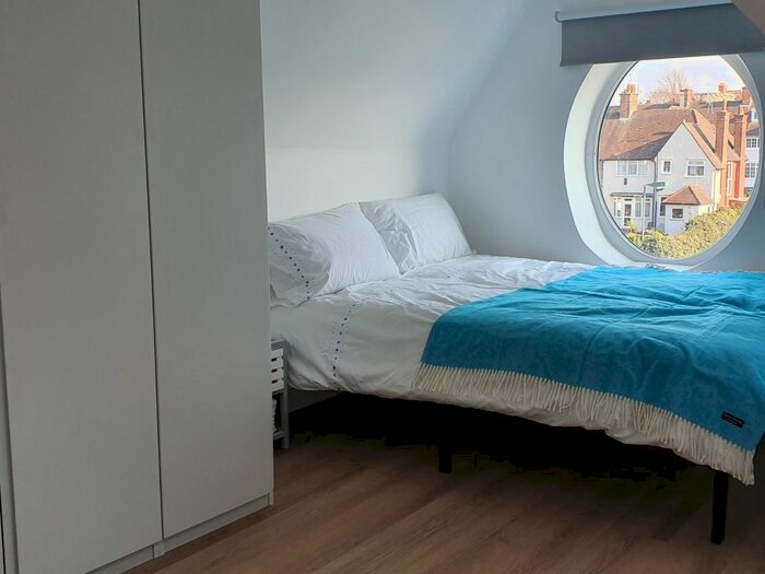 Studio To Rent In St Andrews Road, London, NW11