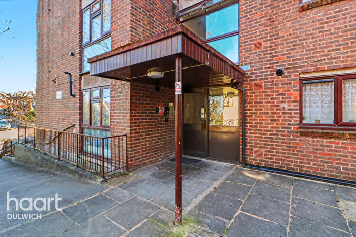 2 Bedroom Flat For Sale In Taymount Rise, Lewisham, SE23