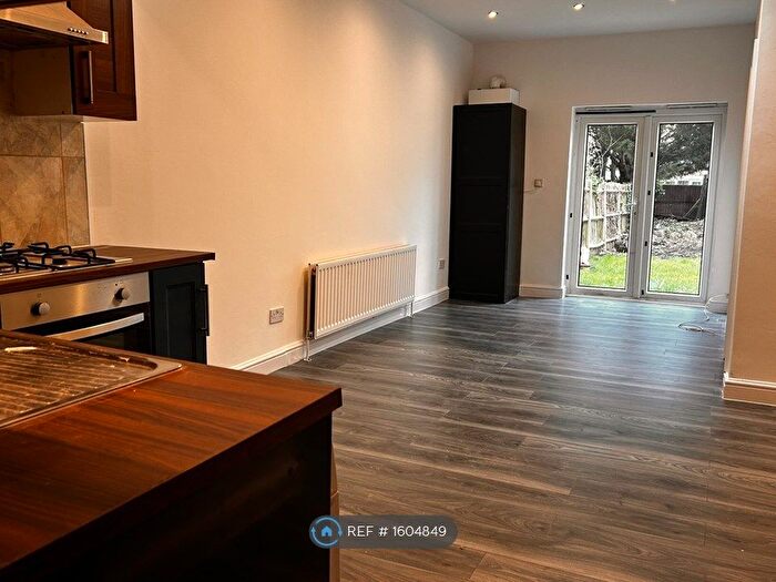 2 Bedroom Flat To Rent In Anerley, London, SE20