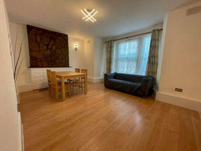 1 Bedroom Flat To Rent In One Bedroom, One Bath Flat, Stoke Newington, N16