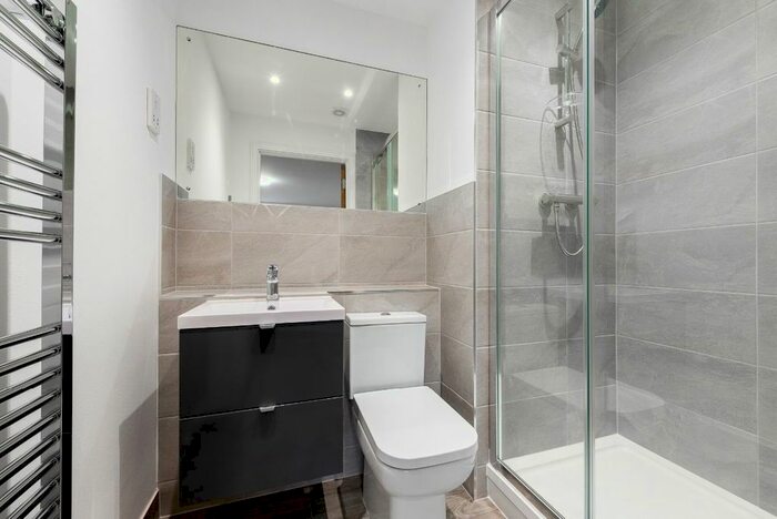 3 Bedroom Flat To Rent In Boardwalk Place, London, E14