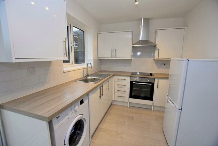 2 Bedroom End Of Terrace House To Rent In Wadhurst Close London, SE20