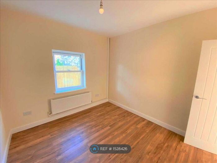 3 Bedroom Bungalow To Rent In Cowbridge Road, Talbot Green, Pontyclun, CF72