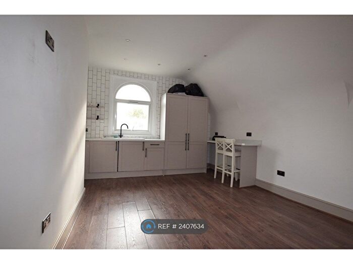 2 Bedroom Flat To Rent In Ullet Road, Sr, L8