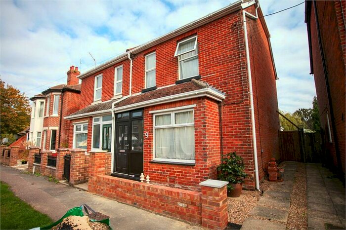 3 Bedroom Semi-Detached House For Sale In Waverley Avenue, Netley Abbey, Southampton, Hampshire, SO31
