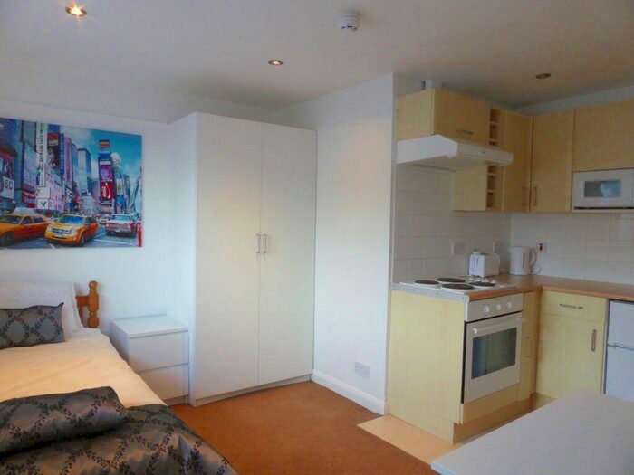 Flat To Rent In Hawkhurst Road -, P10