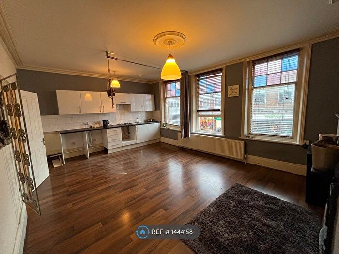 1 Bedroom Flat To Rent In Broadway Parade, London, N8