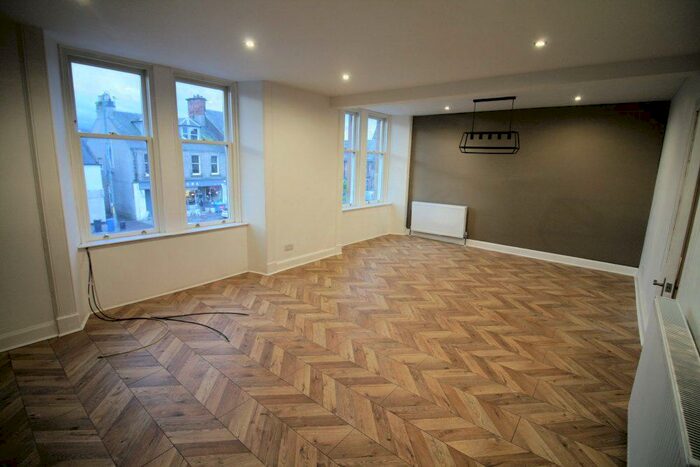 3 Bedroom Flat To Rent In High Street, Biggar, ML12