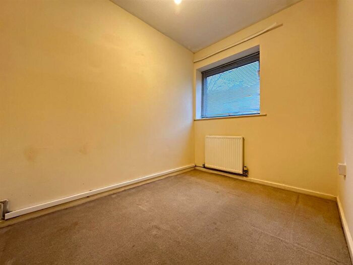 2 Bedroom Flat To Rent In Cross Hey Avenue, Prenton, CH43
