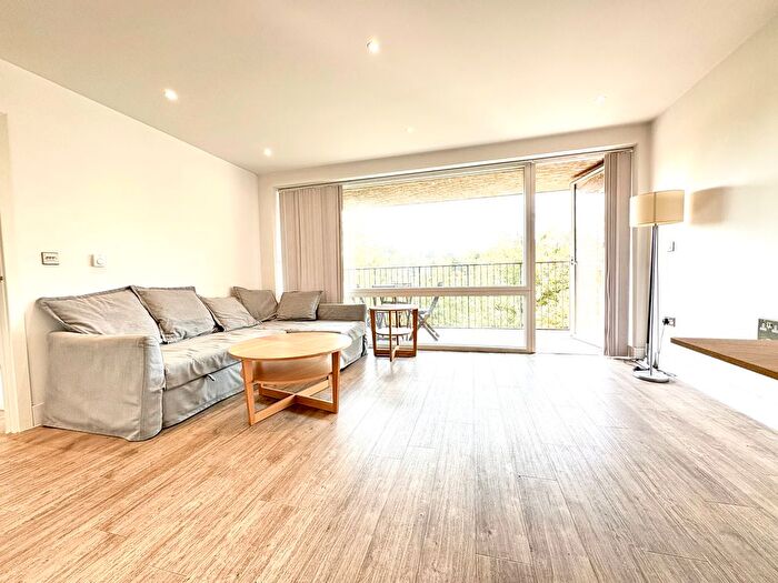 2 Bedroom Flat To Rent In Park Royal, London, NW10