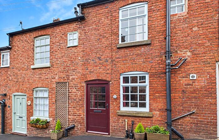 2 Bedroom Cottage For Sale In Chapel Lane, Wirksworth, DE4