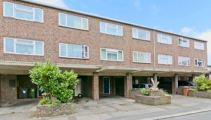 4 Bedroom Town House To Rent In Gramer Close, London, E11