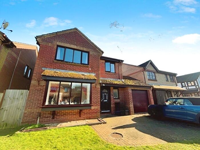 4 Bedroom Detached House For Sale In Canons Close, Warminster, BA12