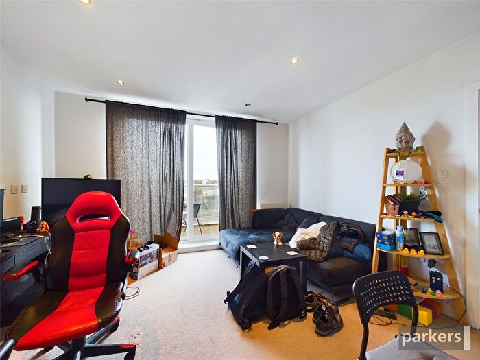 1 Bedroom Flat For Sale In Drake Way, Reading, Berkshire, RG2