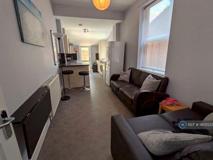 5 Bedroom Terraced House To Rent In St. Augustine Road, Southsea, PO4