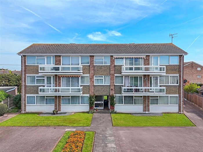 2 Bedroom Apartment For Sale In Dungannon Chase, Thorpe Bay, Essex, SS1