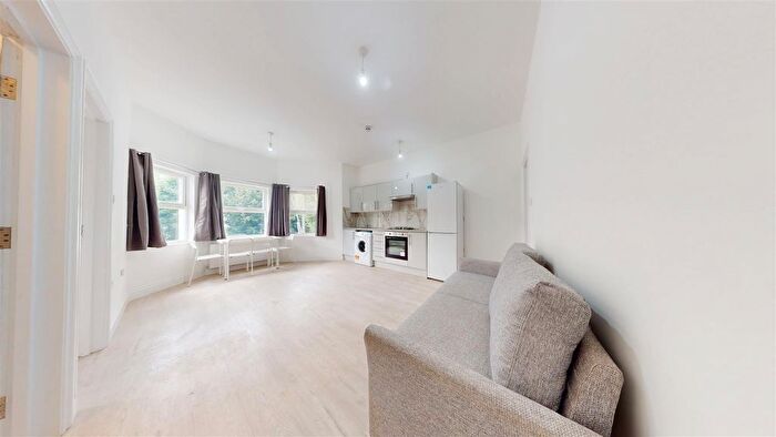 2 Bedroom Flat To Rent In St Pauls Avenue, Willesden Green, London, NW2