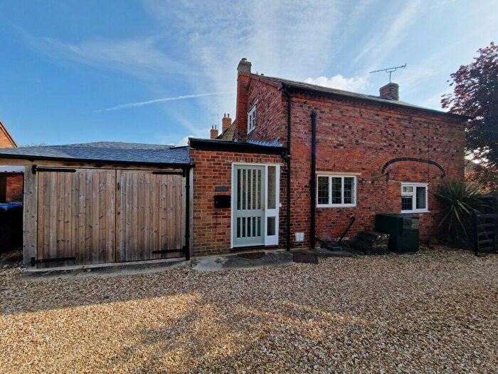 2 Bedroom Cottage To Rent In Bridge Street, Fenny Compton, Warwickshire, CV47