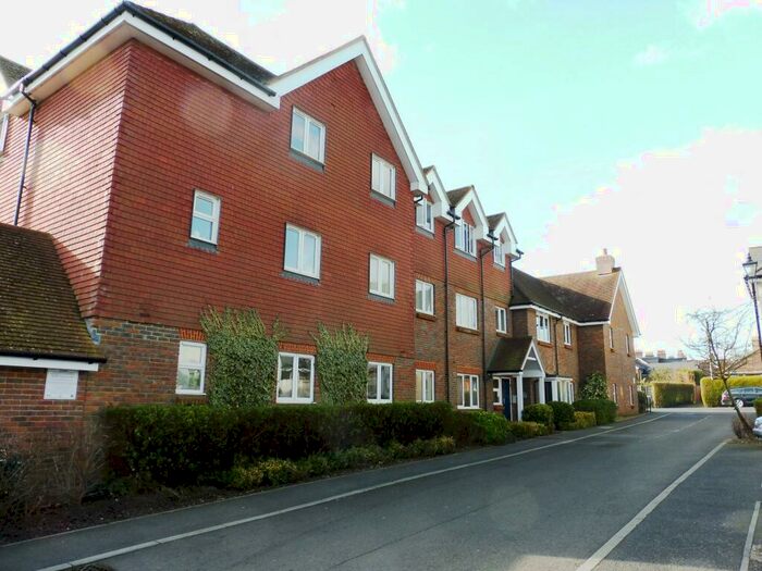 1 Bedroom Flat To Rent In Gordon Road, Haywards Heath, RH16