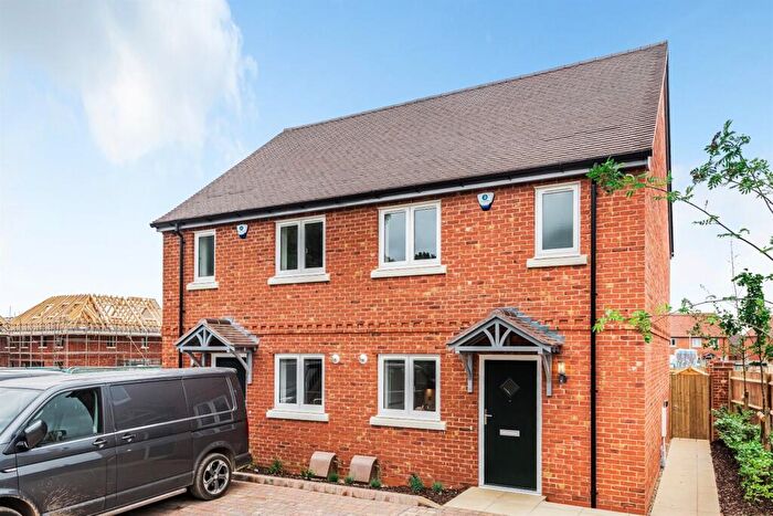 2 Bedroom Semi Detached House To Rent In Lansdowne View, Tilehurst, Reading, RG31