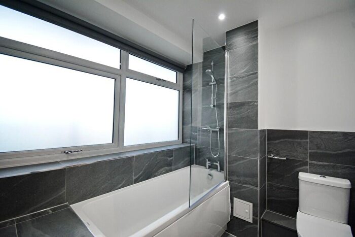 1 Bedroom Flat To Rent In High Street, Rayleigh, Essex, SS6