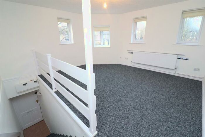 2 Bedroom Maisonette To Rent In Timberpond Road, Canada Water, SE16