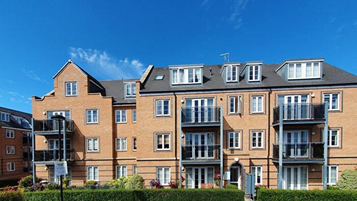 3 Bedroom Flat For Sale In Constables Way, Hertford, SG13