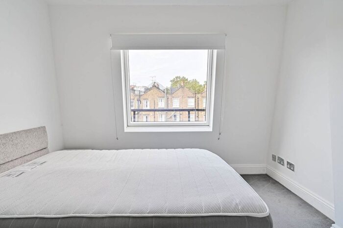 2 Bedroom Maisonette To Rent In Gloucester Terrace, Bayswater, London, W2