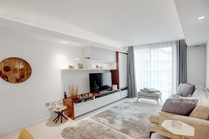 1 Bedroom Apartment For Sale In Hoola Apartments, Royal Victoria Dock, E16