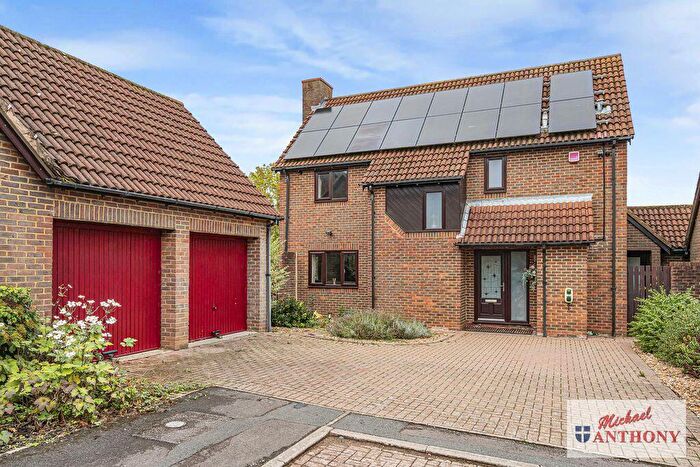 4 Bedroom Detached House For Sale In Fountaine Close, Great Linford, Milton Keynes, MK14