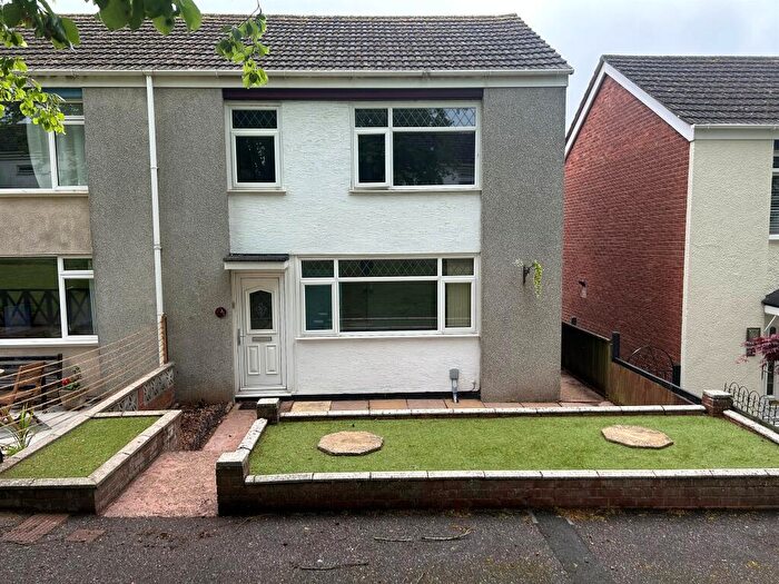 4 Bedroom End Of Terrace House For Sale In Carlyon Gardens, Exeter, EX1