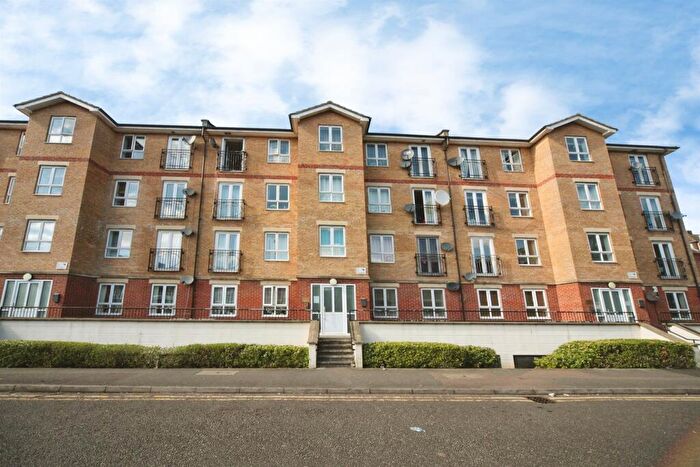 2 Bedroom Flat For Sale In Grove Road, Luton, LU1
