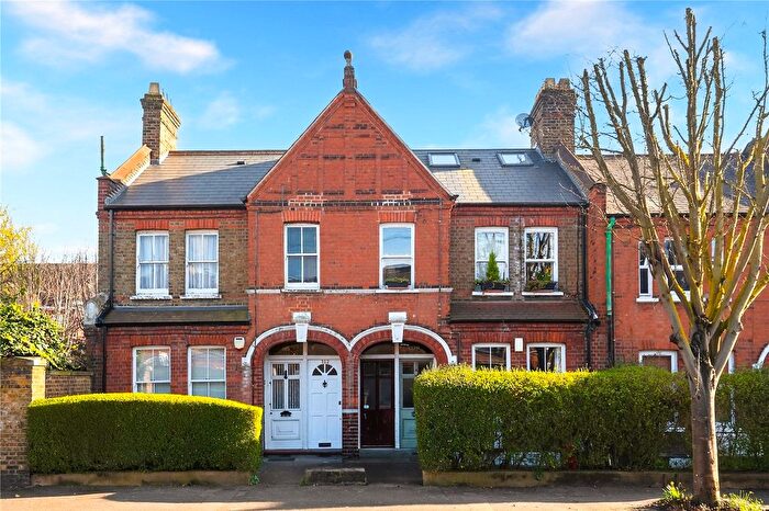 2 Bedroom Flat For Sale In Warner Road, Walthamstow, London, E17