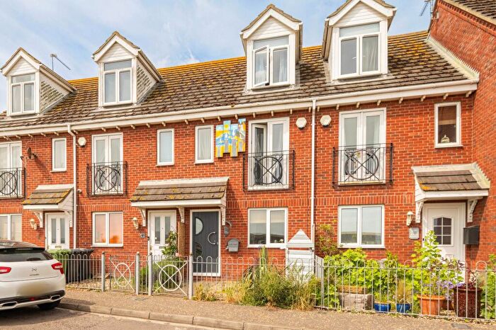 3 Bedroom Terraced House For Sale In Riverside Road, Gorleston, NR31