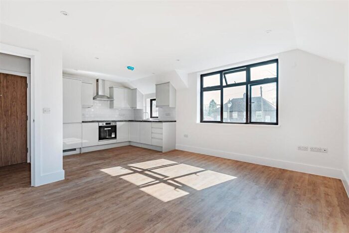 1 Bedroom Apartment To Rent In High Street, Ripley, GU23