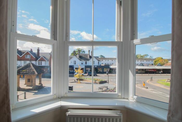 2 Bedroom Flat To Rent In High Street, Cranleigh, Surrey, GU6