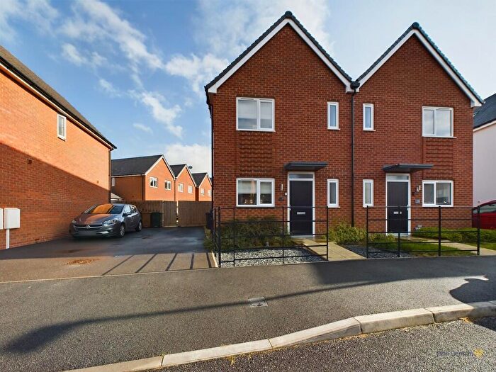 3 Bedroom Semi-Detached House For Sale In Carsington Road, Hilton, DE65