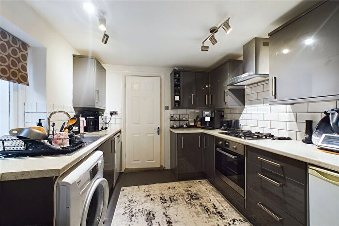 3 Bedroom Terraced House For Sale In Donnington Road, Reading, Berkshire, RG1