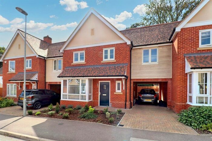 3 Bedroom Link Detached House To Rent In Chantry Close, Braintree, CM7