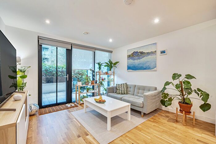 2 Bedroom Flat For Sale In Hawthorne Crescent, London, SE10