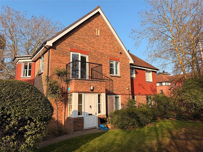 Studio To Rent In Wey Road, Weybridge, Surrey, KT13