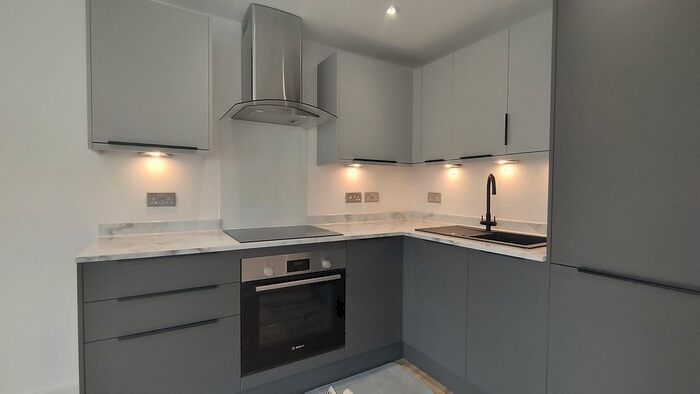 1 Bedroom Flat To Rent In Windmill Lane, Hanwell, London, UB2